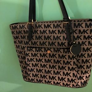 MK TOTE / worn once / great condition.